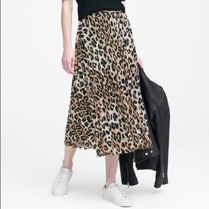 Banana Republic Leopard Print Pleated Midi Modest Skirt - Size 2